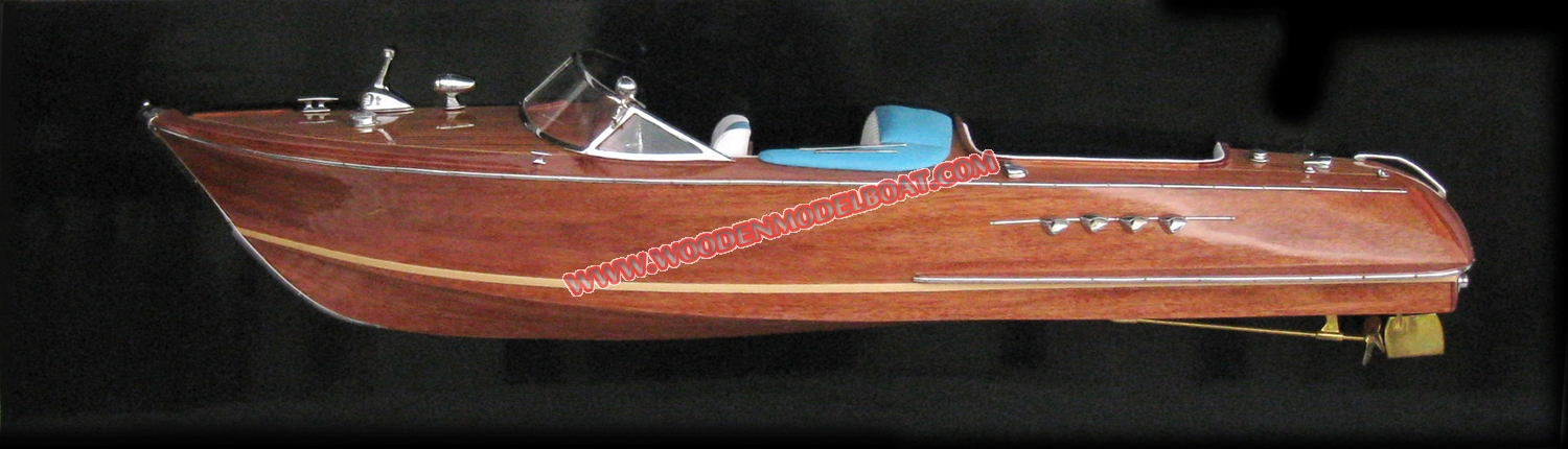 Model Half-hull Riva Aquarama with natural wood finish ready for wall mounting