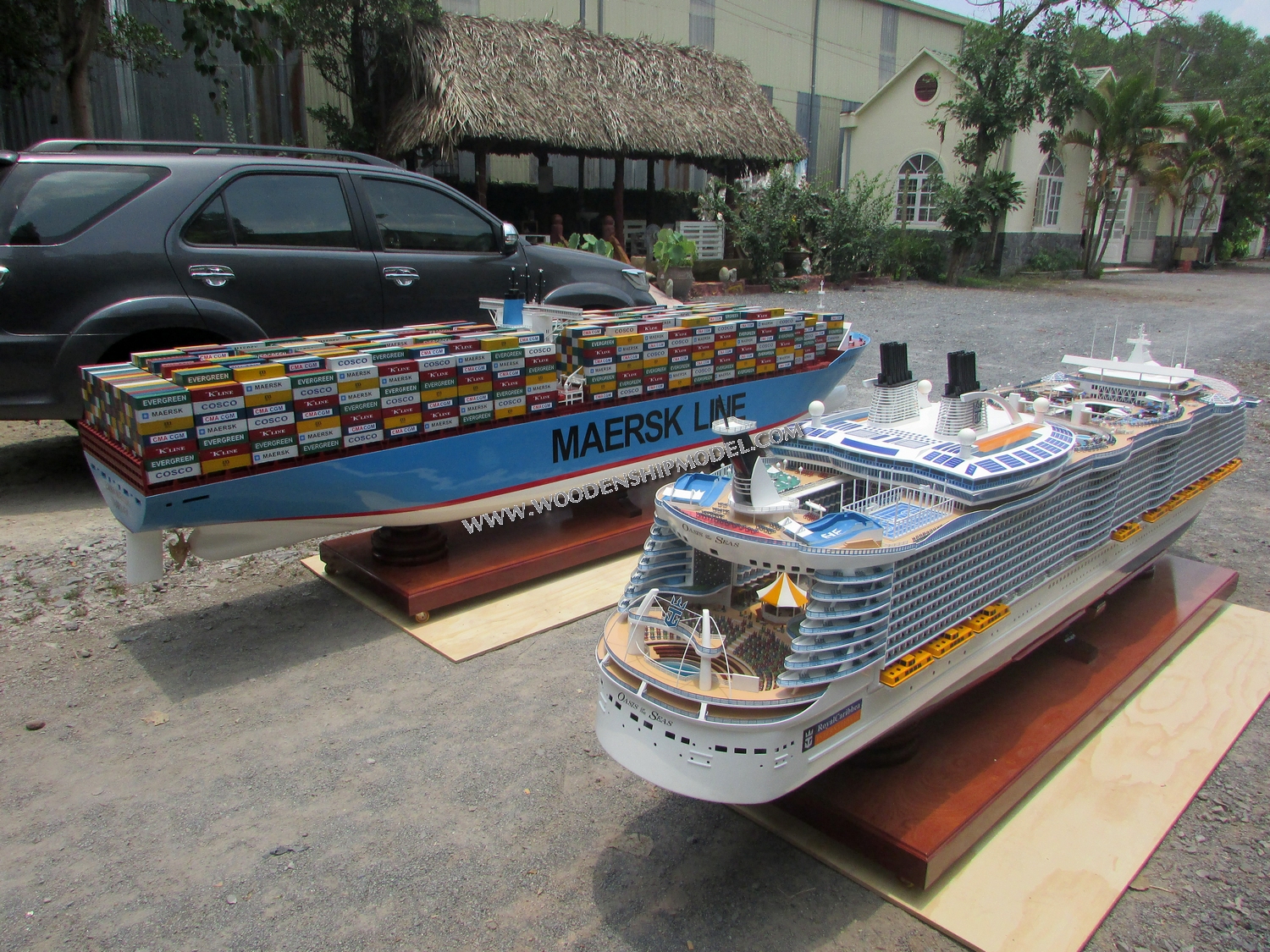 Oasis of the Seas Model Ship Stern View