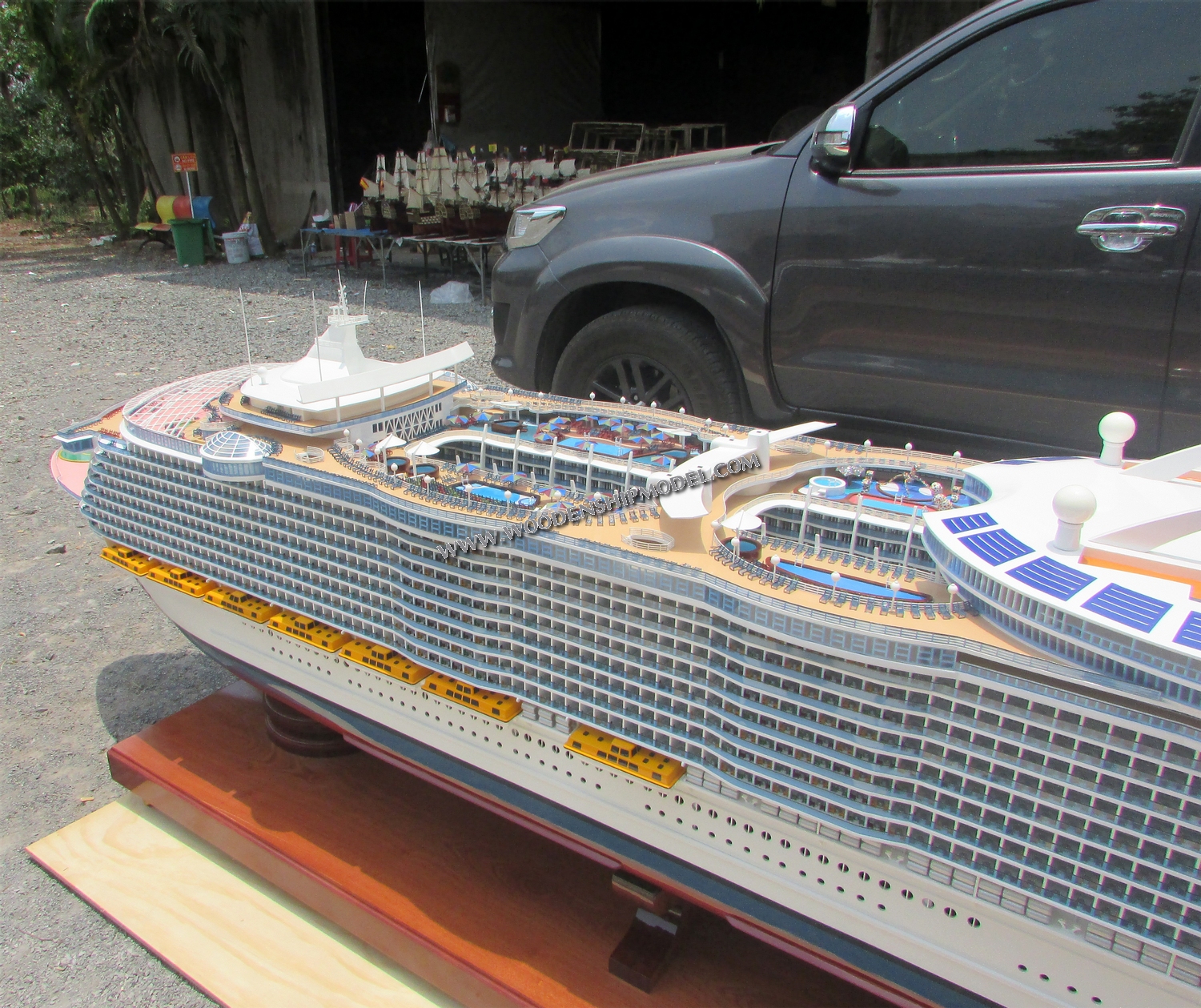 MS OASIS  OF THE SEAS ship model ready for display