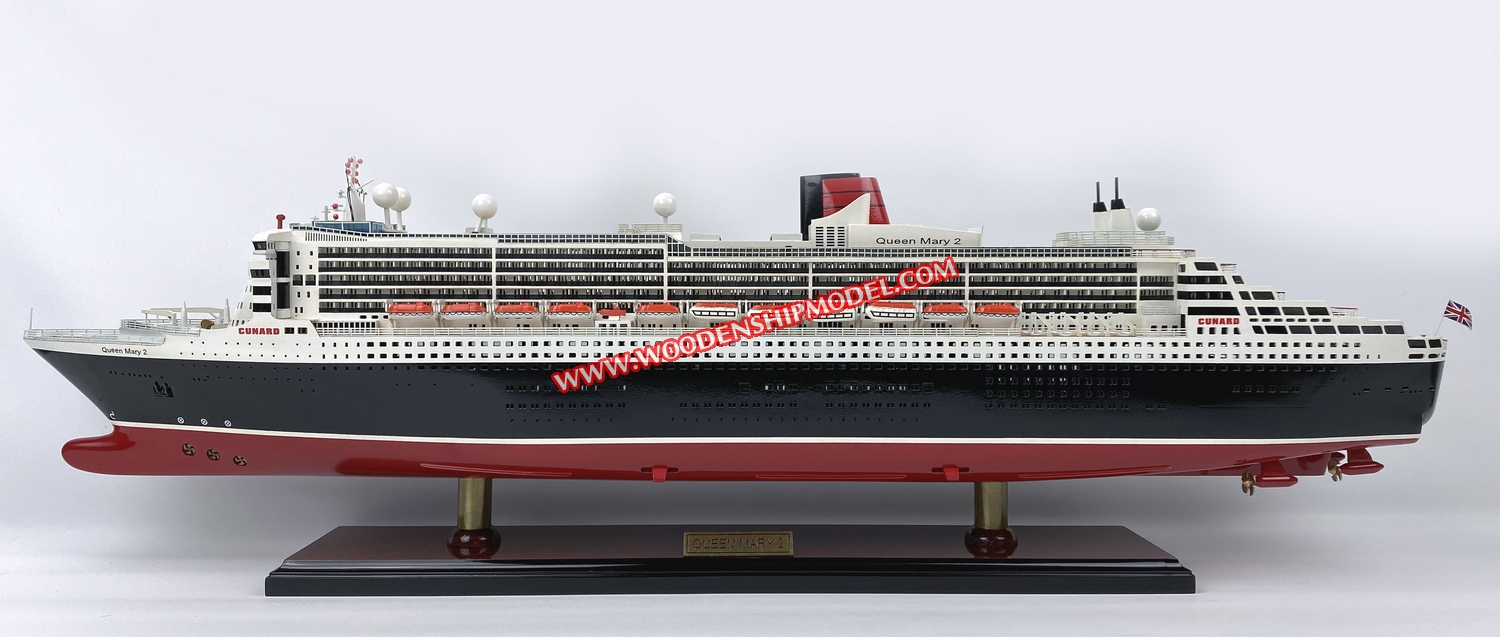 MODEL QUEEN MARY 2 - READY FOR DISPLAY