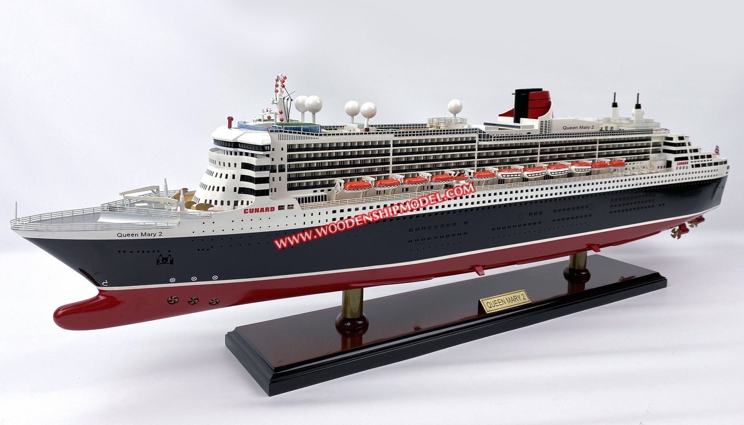 MODEL QUEEN MARY 2 BOW