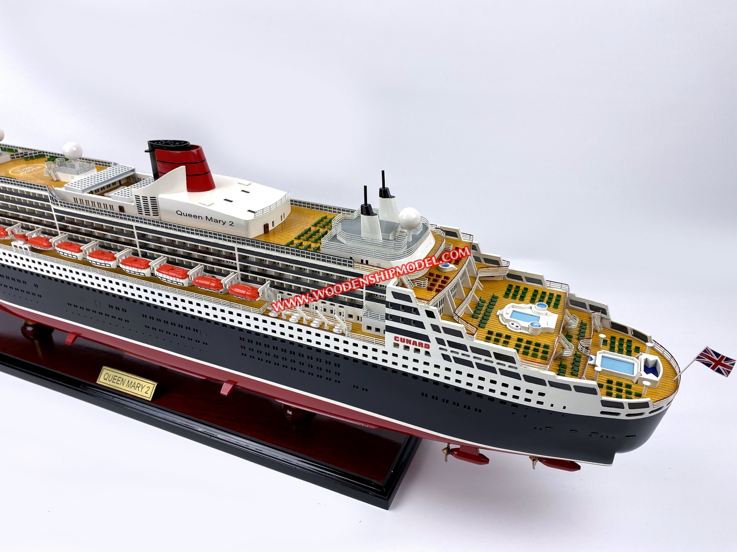 MODEL QUEEN MARY 2 FROM TOP STERN VIEW