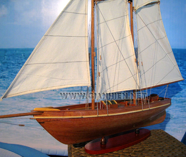 schooner America bow view