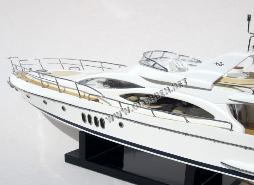 model boat Azimut 68 