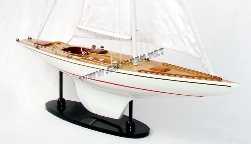Bijou sailing boat model bow