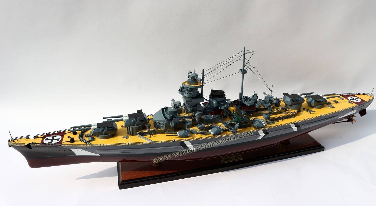 Model Bismarck Battle Ship