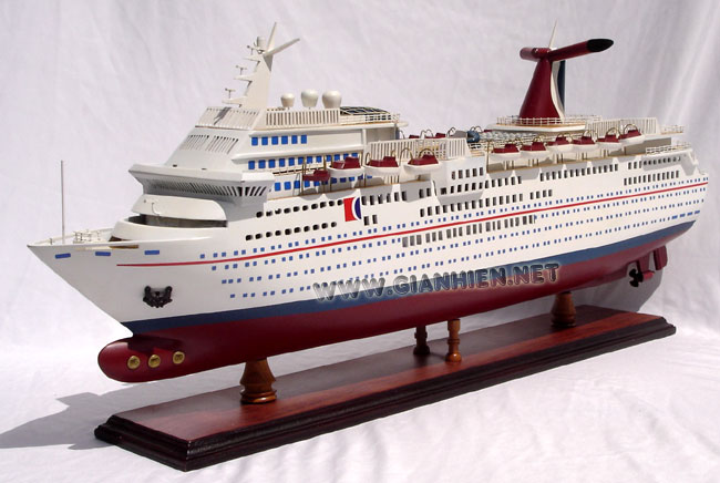 MODEL CRUISE SHIP CARNIVAL PARADISE  BOW VIEW