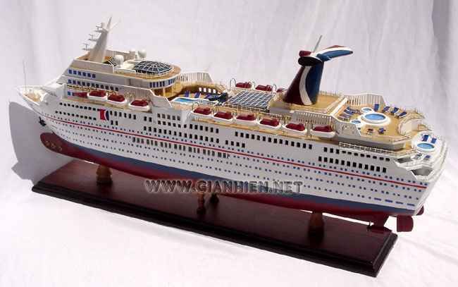 MODEL CRUISE SHIP CARNIVAL PARADISE  STERN VIEW