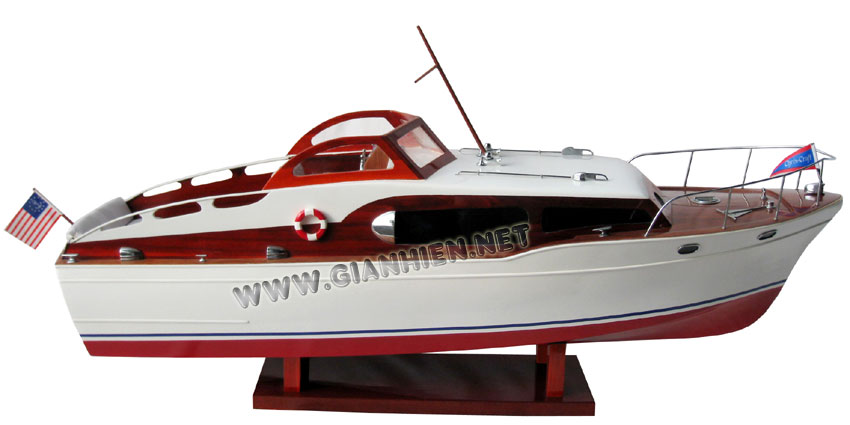 Chris Craft Commander model boat