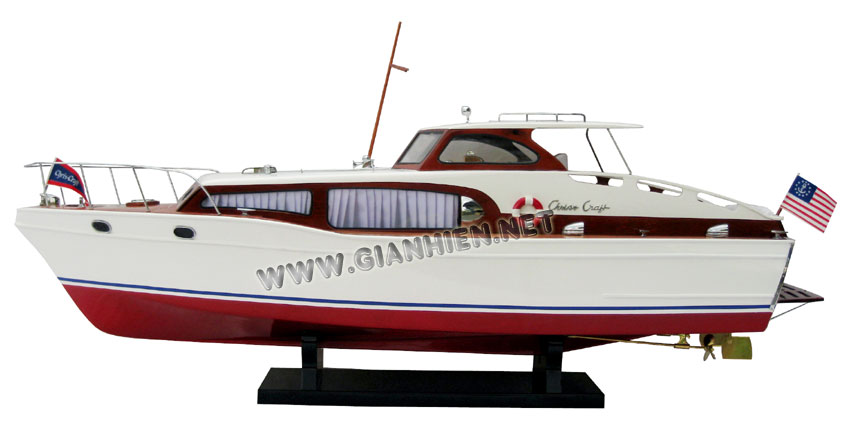 Chris Craft Cabin Cruiser model boat