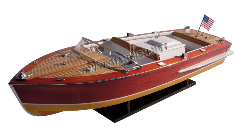 Model Boat CHRIS CRAFT HOLIDAY 1962