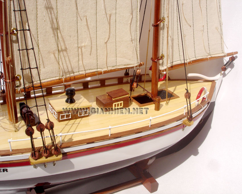 Model Ship Colin Archer Mid Deck