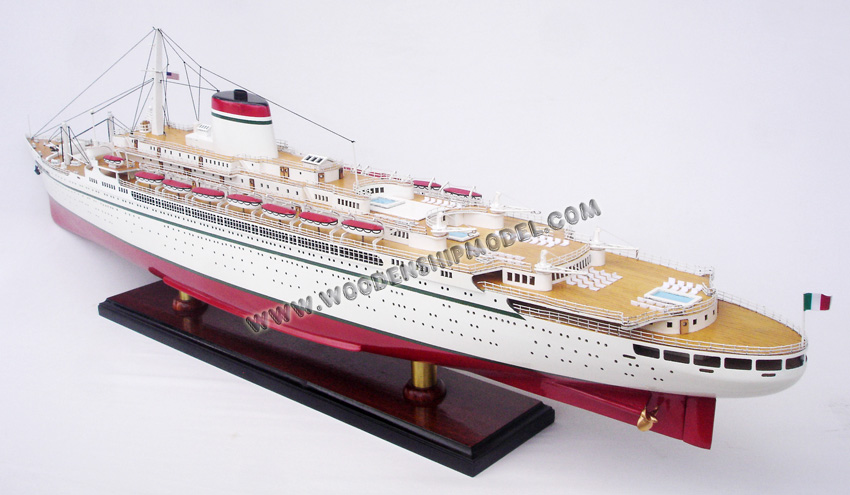 Model ship Cristoforo Colombo ready for display