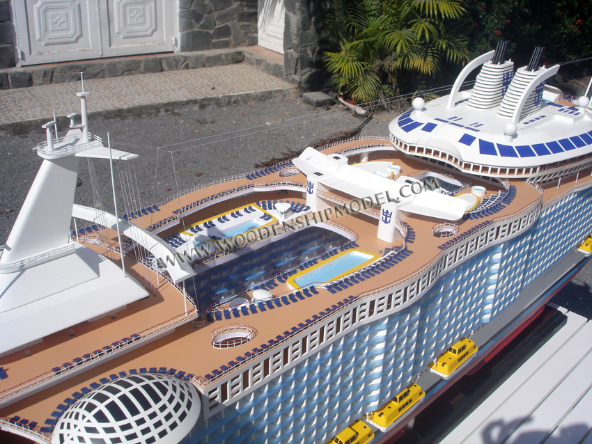 Hand-crafted Oasis of the Seas Model Ship