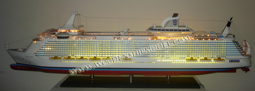 Oasis of the Seas Model Ship with Lights