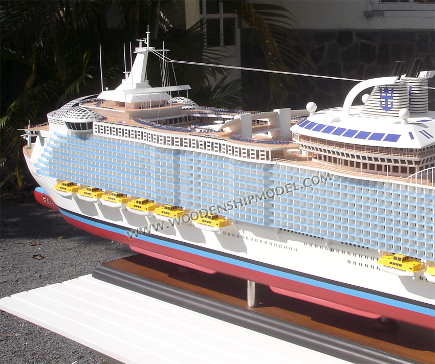 MS OASIS  OF THE SEAS ship model ready for display