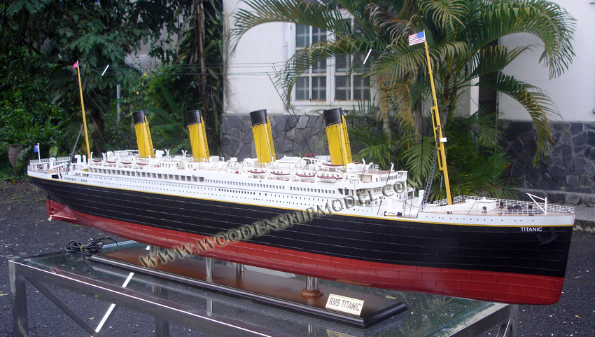 Ship Model RMS Titanic Museum Quality