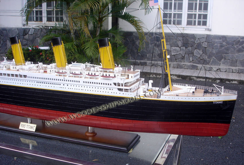 RMS Titanic Museum Quality Model Ship