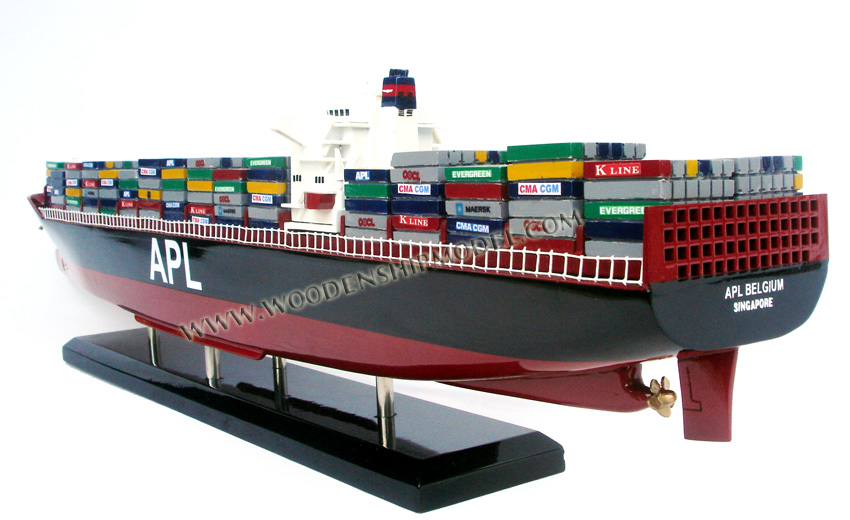 APL desktop ship model