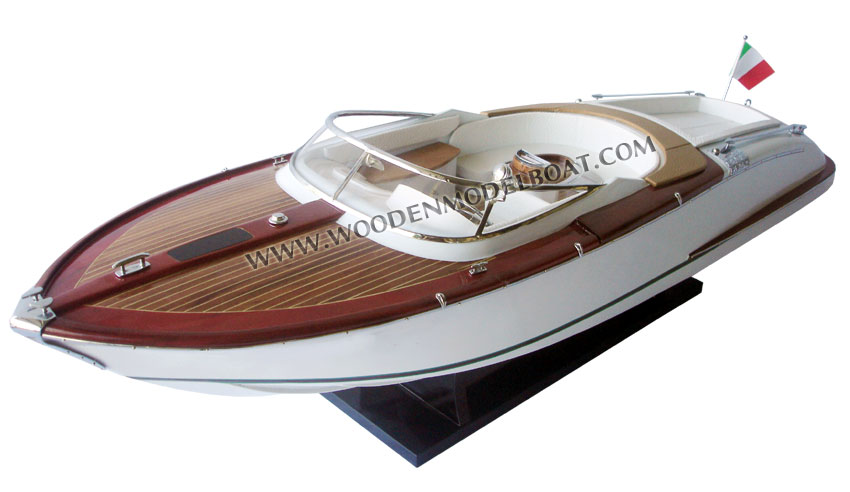 Hand-crafted - Wooden model Riva Gucci ready for display