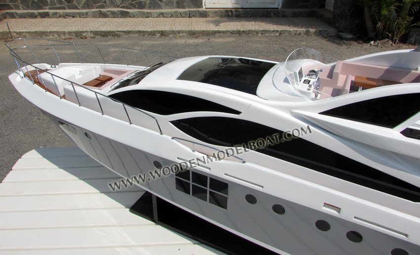 Model boat Azimut Grande 120SL
