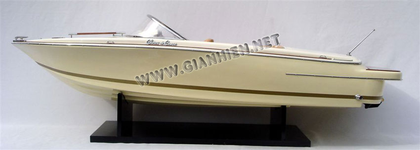 Chris Craft Lancer 20 model boat