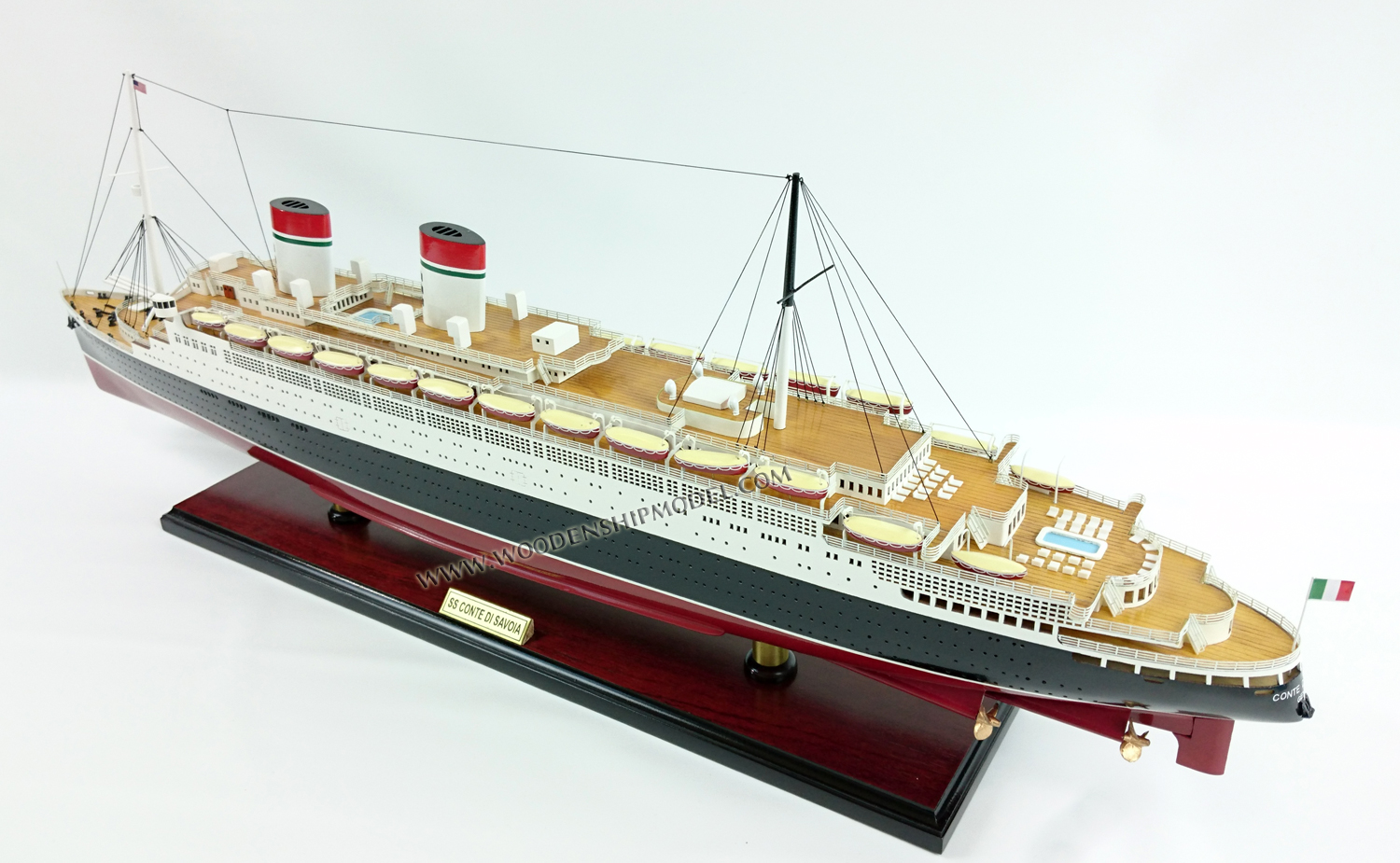 Display passgern ship model SS Conte di Savoia