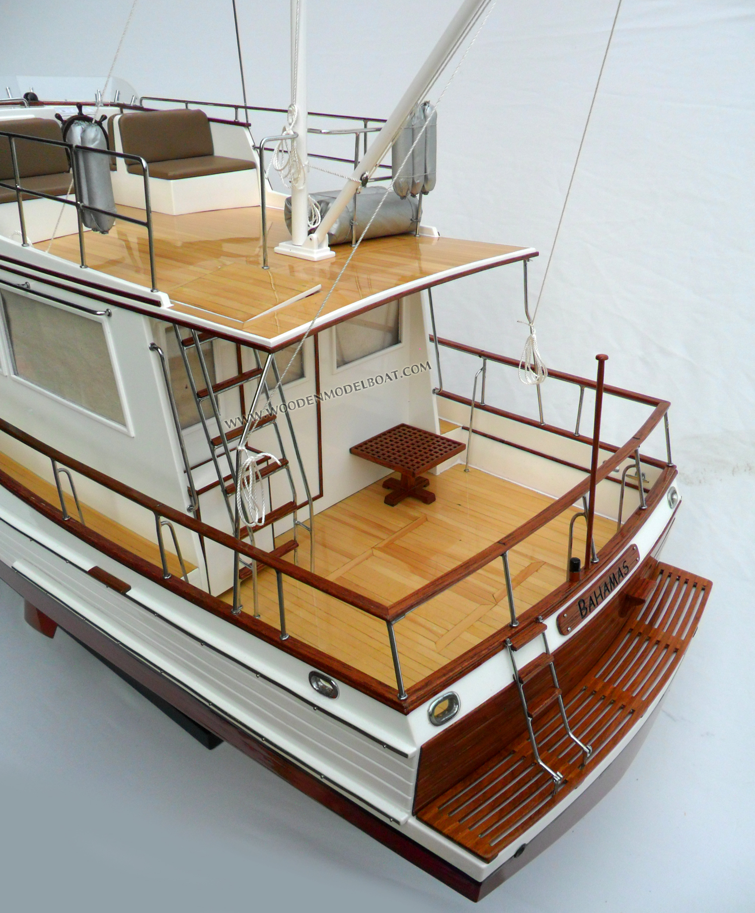 Handcrafted model boat Grand Bank 32