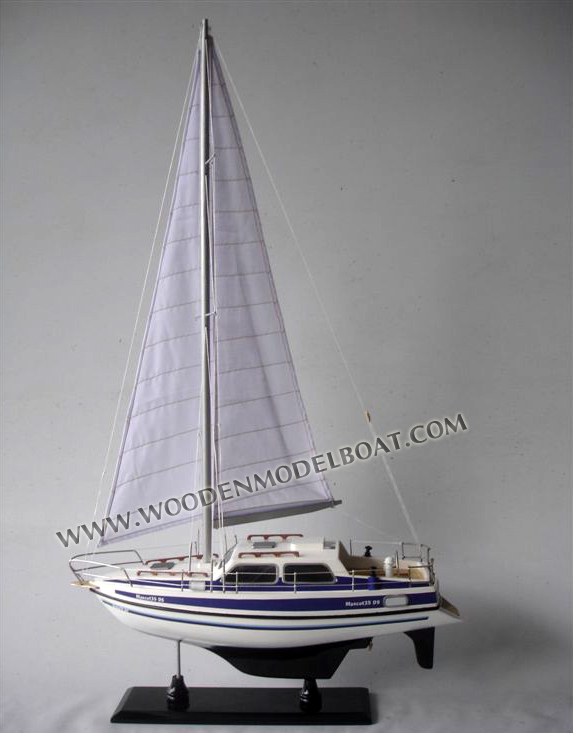 Model Miss Advanture Sailing Boat
