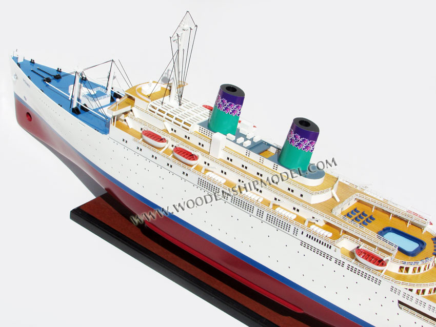 SS Independence - Oceanic Ship Model