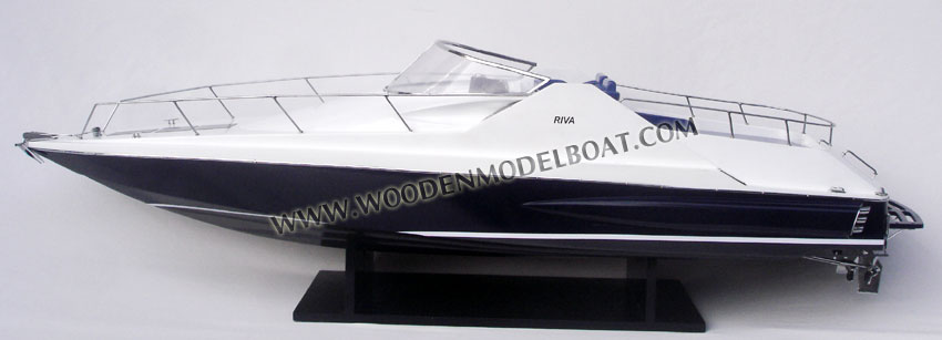 Wooden model boat Riva 2000 ready for display