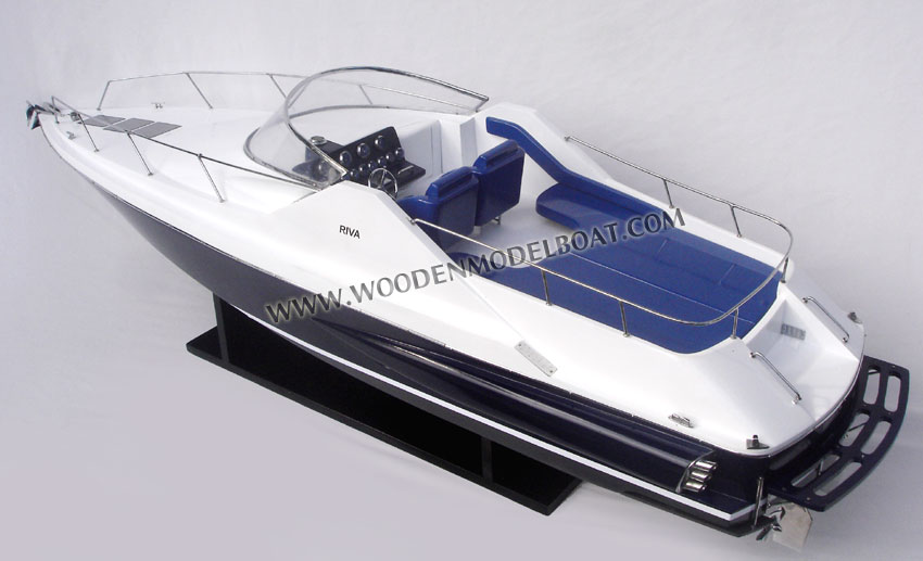 Model boat Riva 2000