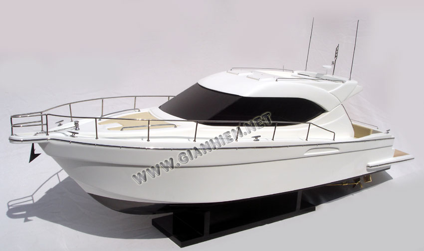 Riviera 3600 Model Yacht