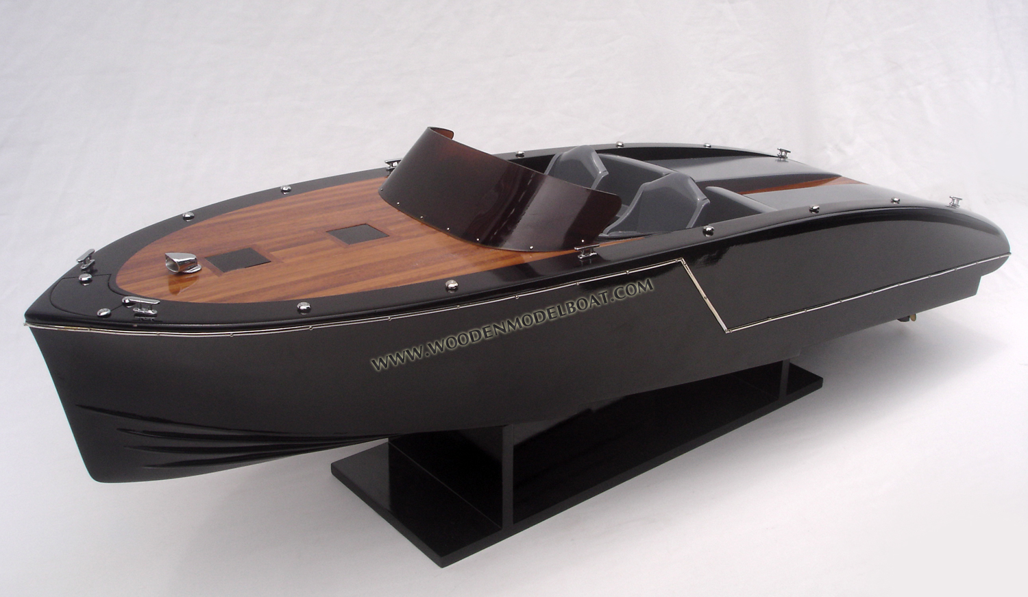Handmade Model Yacht Sunseeker 68 ready for display