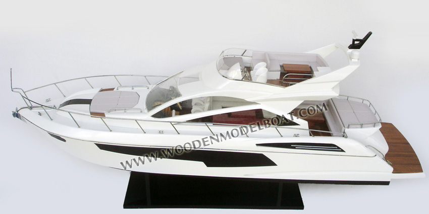 Handcrafted Model Yacht Sunseeker 68
