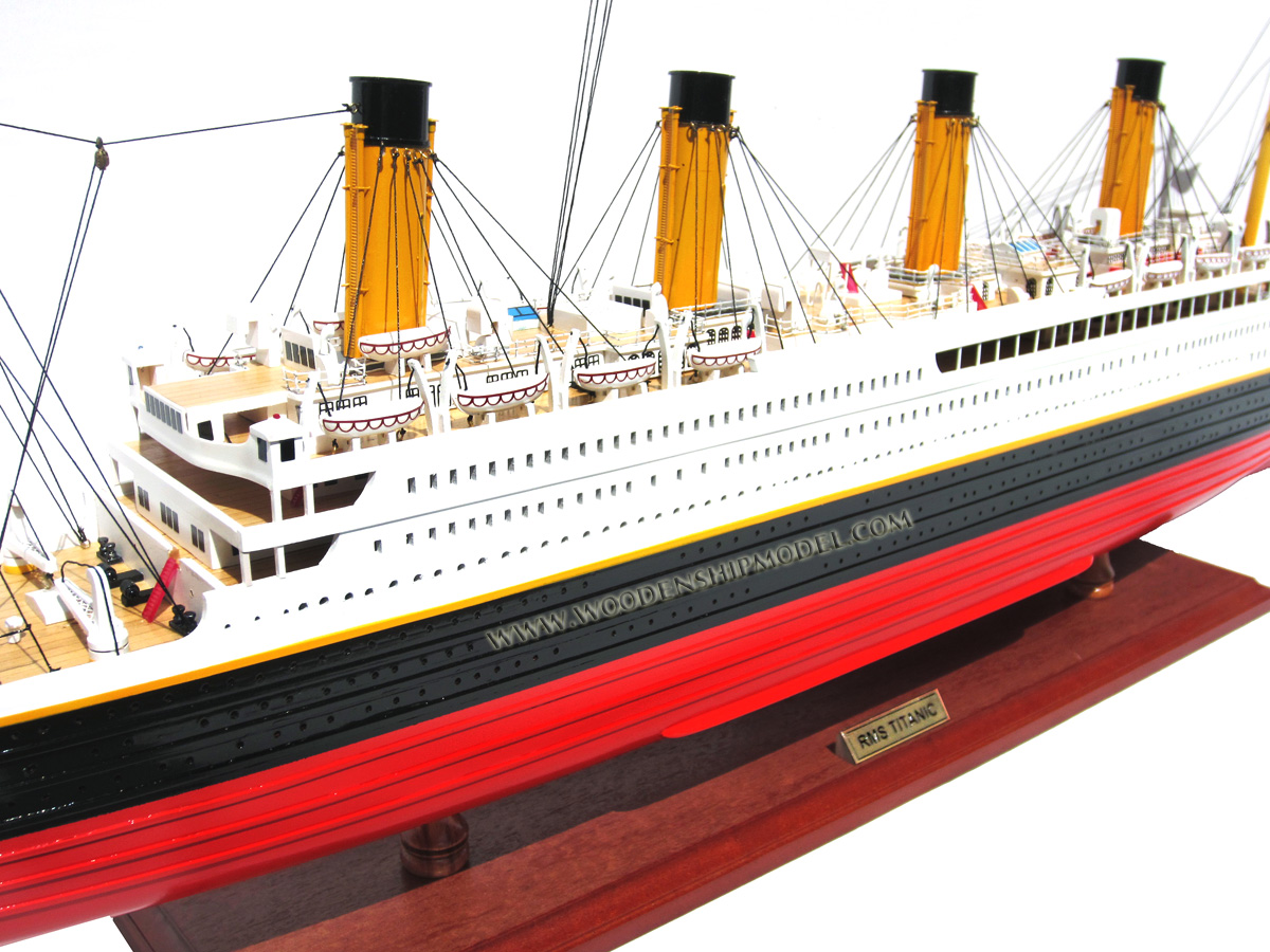 RMS Titanic Museum Quality Ship Model