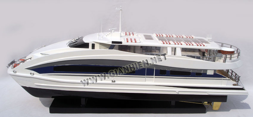 Twinhull Cruiser Model Boat