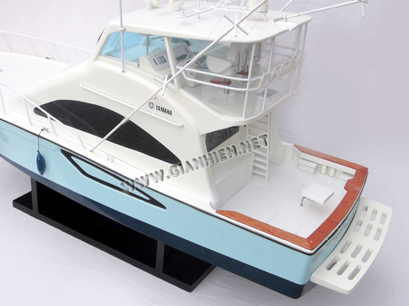 Model Boat Yamaha 530 Cabin to Stern