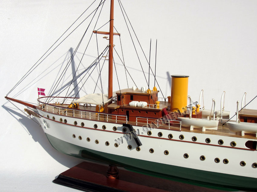 Model Royal Yacht Dannebrog Front Deck
