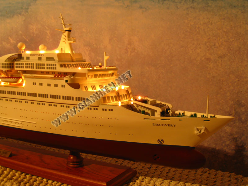 Model Ship MV Discovery bow view
