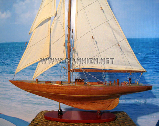 Enterprise wood finished hull view, sailboat Enterprise, enterprise sailing boat model, model yacht enterprise, enterprise model boat for display, american yacht models, america cup collection model yachts, yacht model enterprise, enterprise J Class yacht, J class model yachts enterprise
