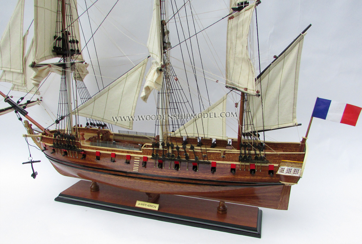 Scracht build Quality Wooden Model Ship La Fayette Hermione ready for display