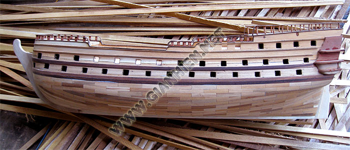 Model HMS Bellona Hull Construction with double planks and wooden plates outside