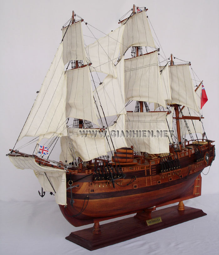 MODEL HM BARK ENDEAVOUR HULL AND CANOES