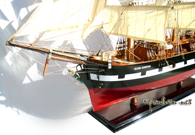 JEANIE JOHNSTON BOW MODEL SHIP READY FOR DISPLAY