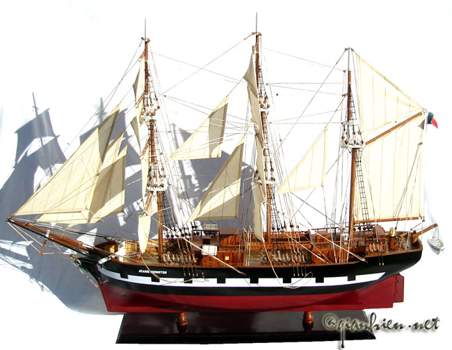 JEANIE JOHNSTON MODEL SHIP READY FOR DISPLAY