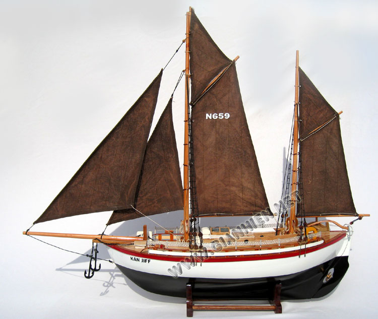 Kan Jiff model boat ready for display