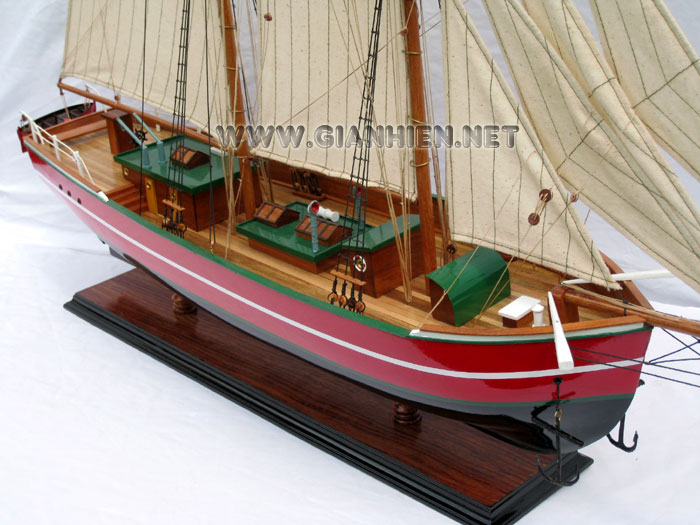 Model Ship Lila Dan from Bow