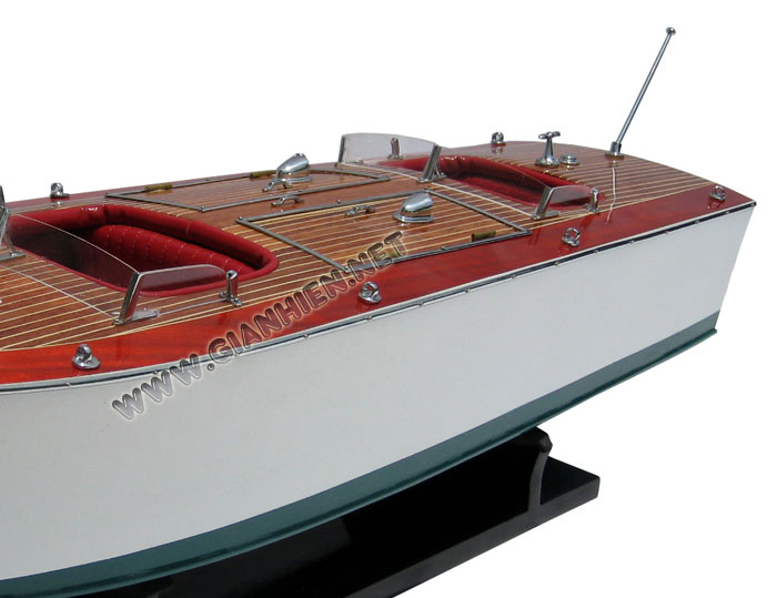 Model Mea West Runabout Stern View