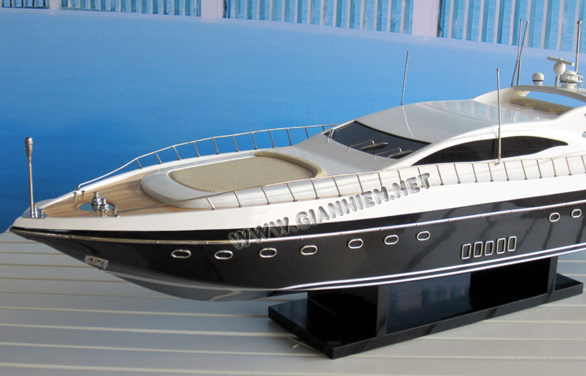 Yacht model Mangusta 108 Black Hull